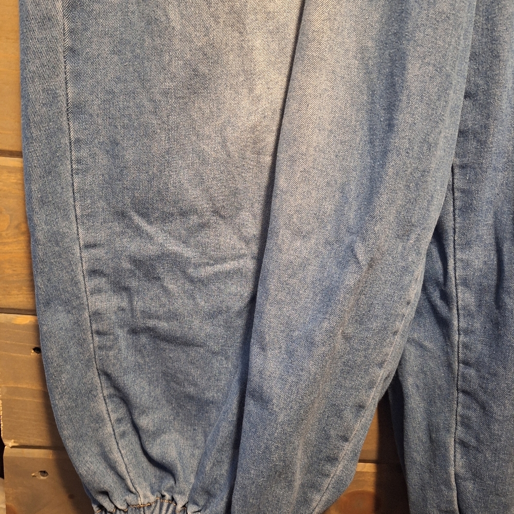 Capris - Picture 3 of 9